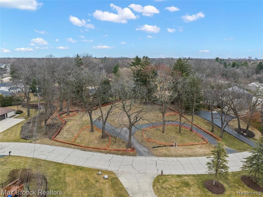7445 Duval Dr, Bloomfield Hills, MI 48301 - photo 1