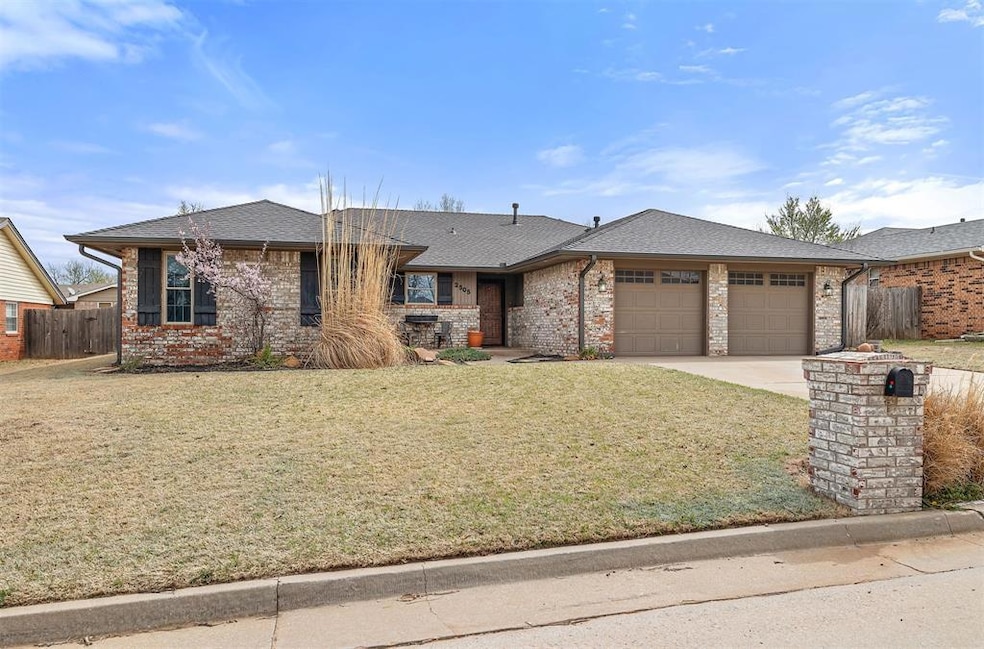 2505 Southlawn Place- front of the home