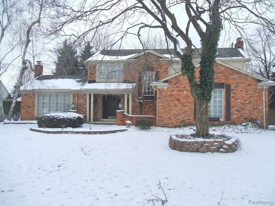 3552 Wedgewood Dr, Rochester Hills, MI 48306 - photo 1