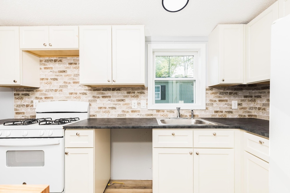 311 Friar Tuck Dr, Exeter, NH 03833 - photo 1