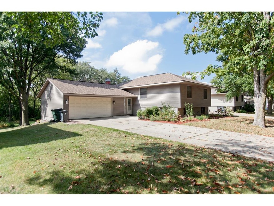 52 Julia Ann Dr NW, Cedar Rapids, IA 52405 - photo 1