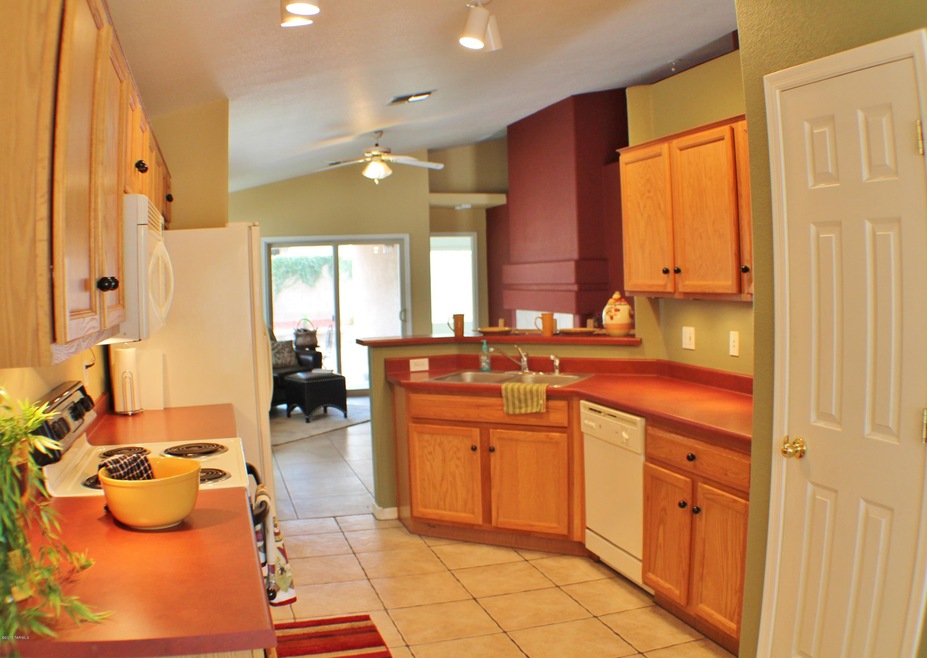 5 Kitchen.JPG