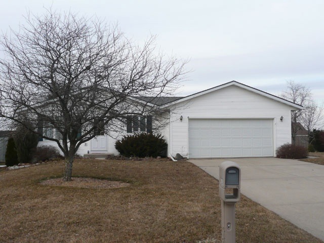 518 E Countryside Dr, Evansville, WI 53536 - photo 1