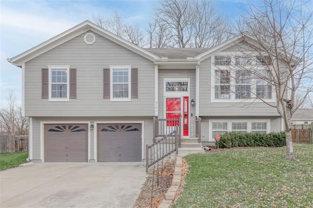 315 S Monroe St, Raymore, MO 64083 - photo 1