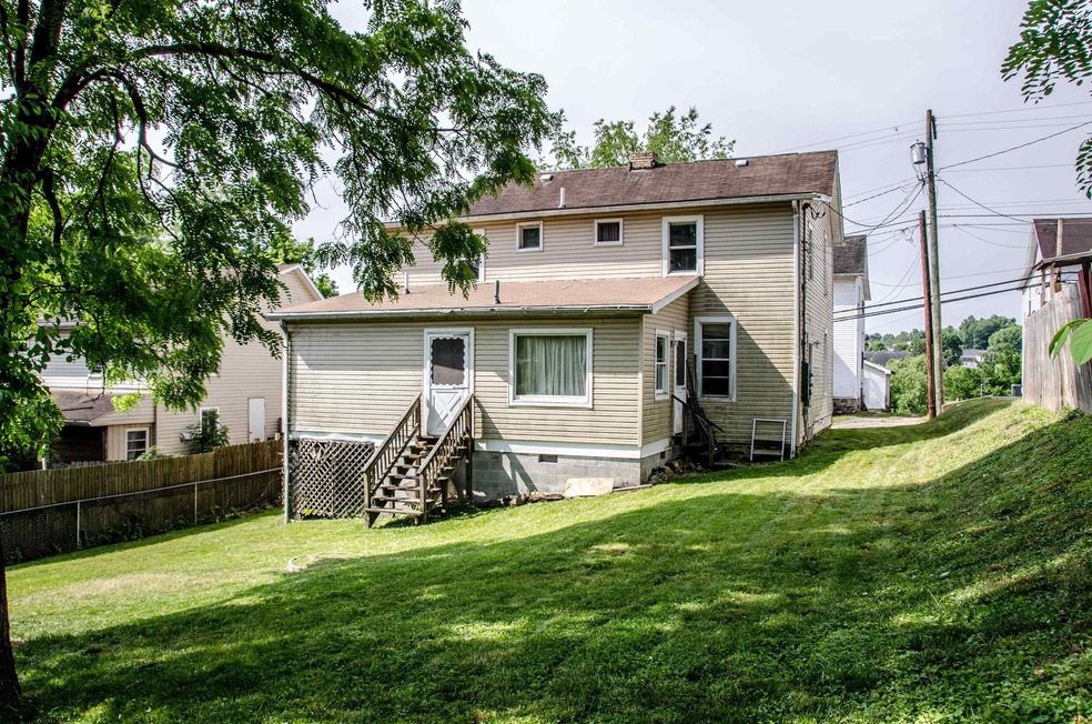 18 Freeland St, Fairmont, WV 26554