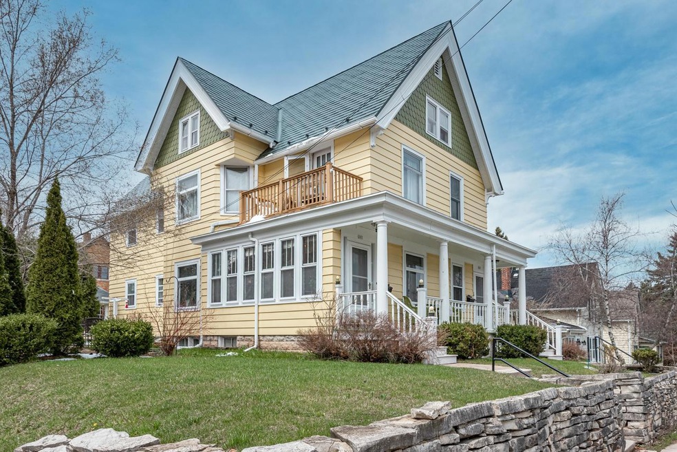 203 N Spring St-23