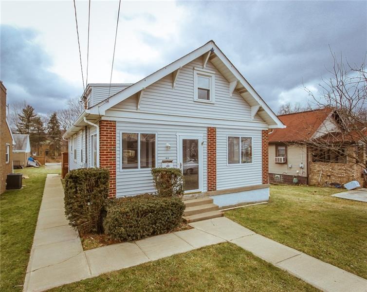 TWO FOR THE PRICE OF ONE -Inviting cape cod + deta