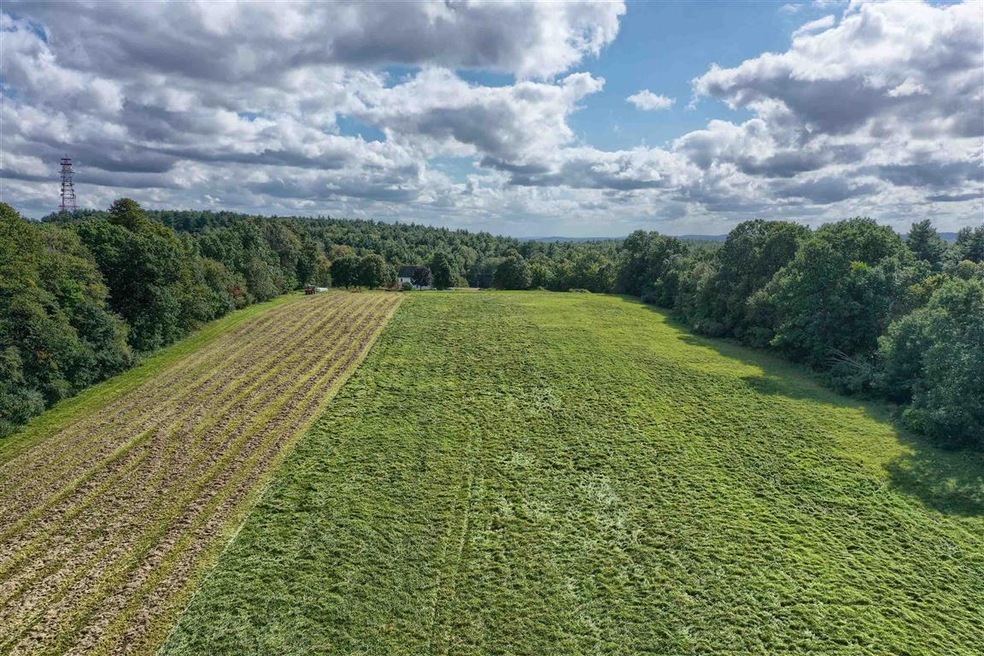 611 Haverhill Rd, Chester, NH 03036 - photo 1