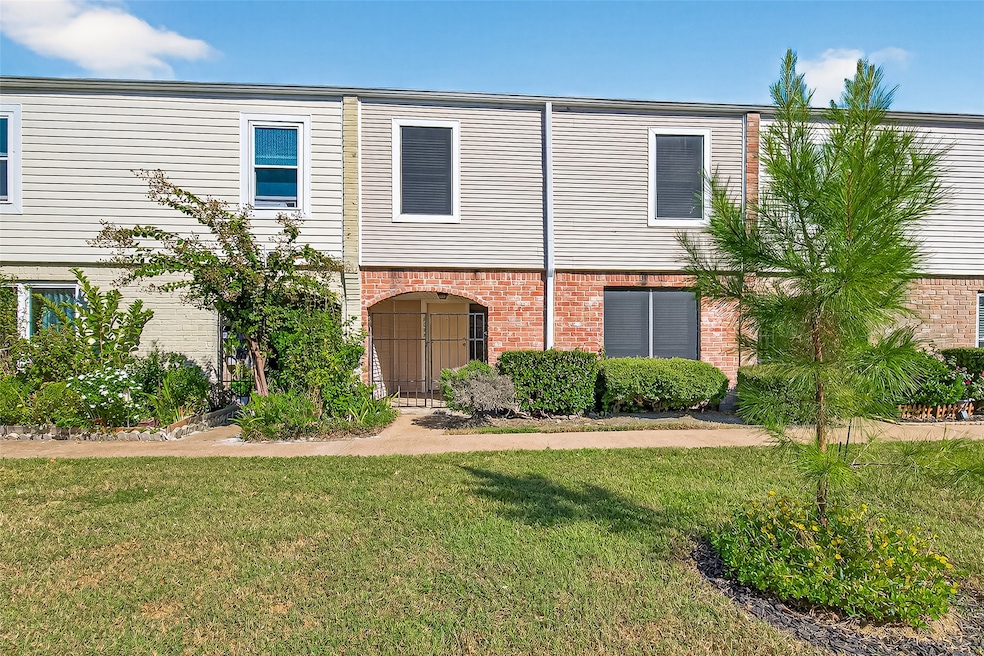 9022 Wilcrest Dr unit 9022, Houston, TX 77099 - photo 1