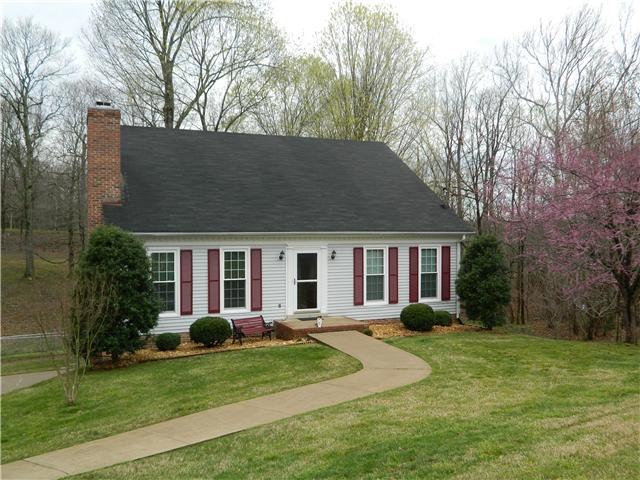 Very Cute Cotttage Near Shopping and Schools