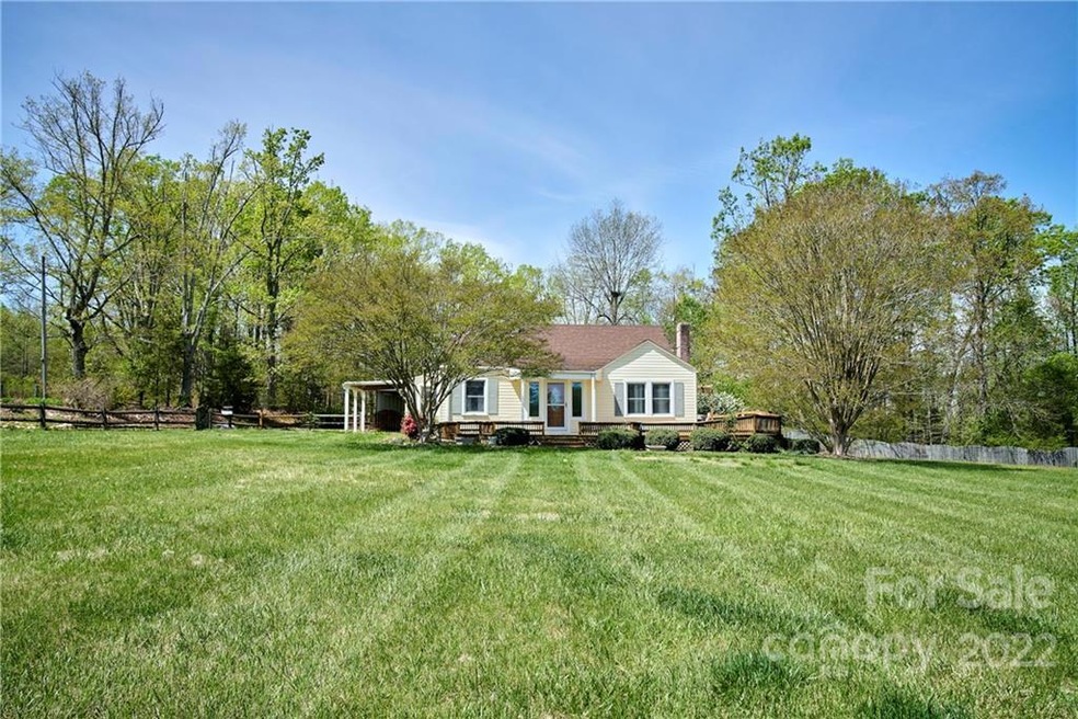 1902 Lynnwood Dr, Statesville, NC 28677 - photo 1