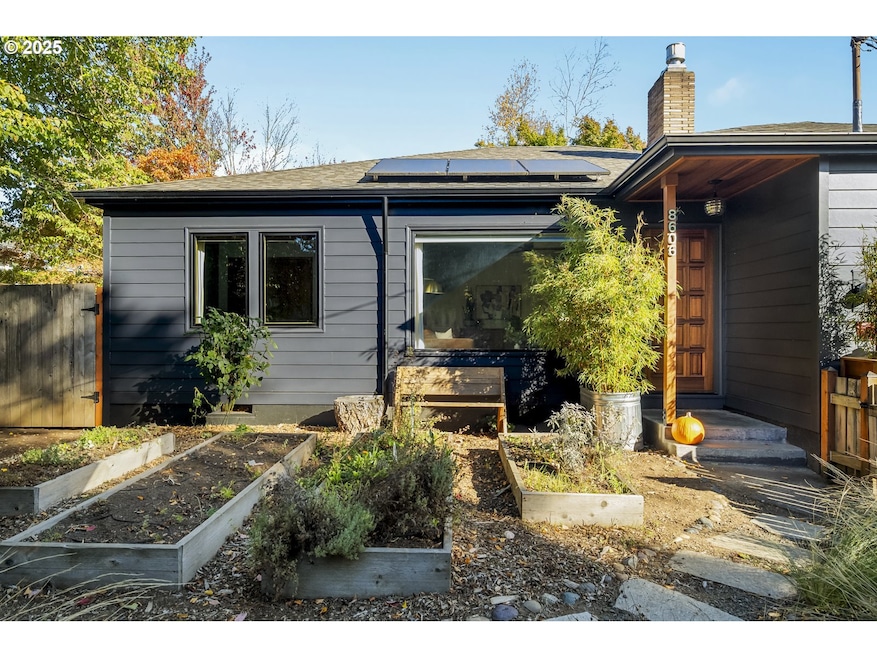 8606 N Dwight Ave, Portland, OR 97203 - photo 1