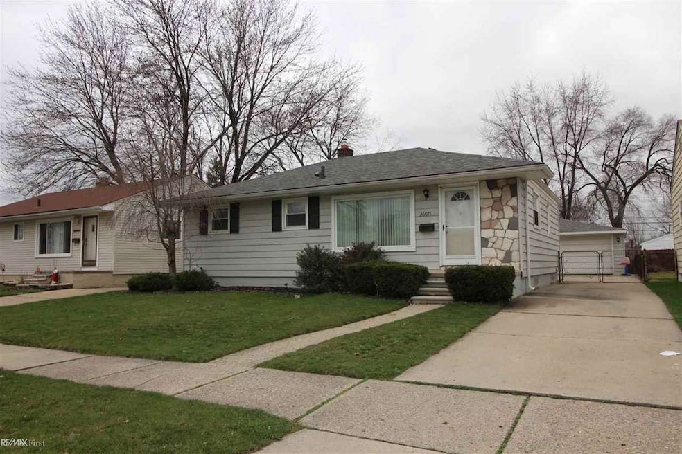 26071 Compson St, Roseville, MI 48066 - photo 1