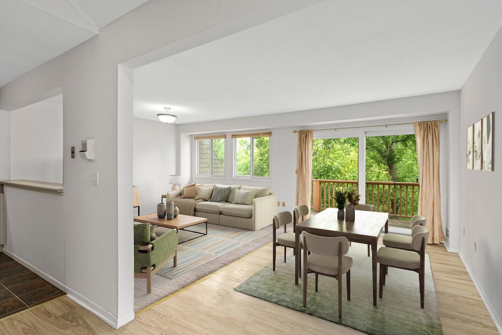 8944 Neill Lake Rd unit 142B, Eden Prairie, MN 55347 - photo 1