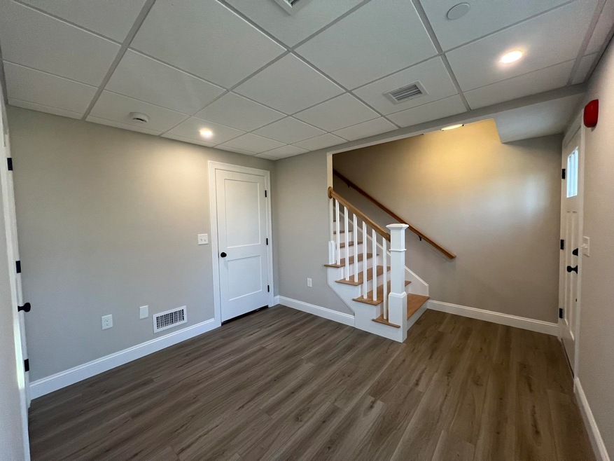 9 Juniper Ln, Portsmouth, NH 03801 - photo 1