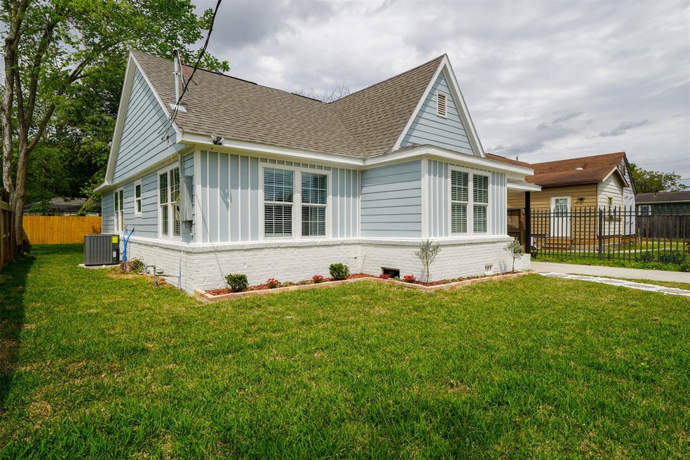 6812 Sidney St, Houston, TX 77021 - photo 1