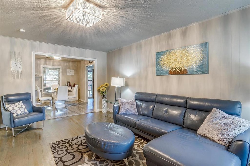 1019 N Howeth St, Gainesville, TX 76240 - photo 1