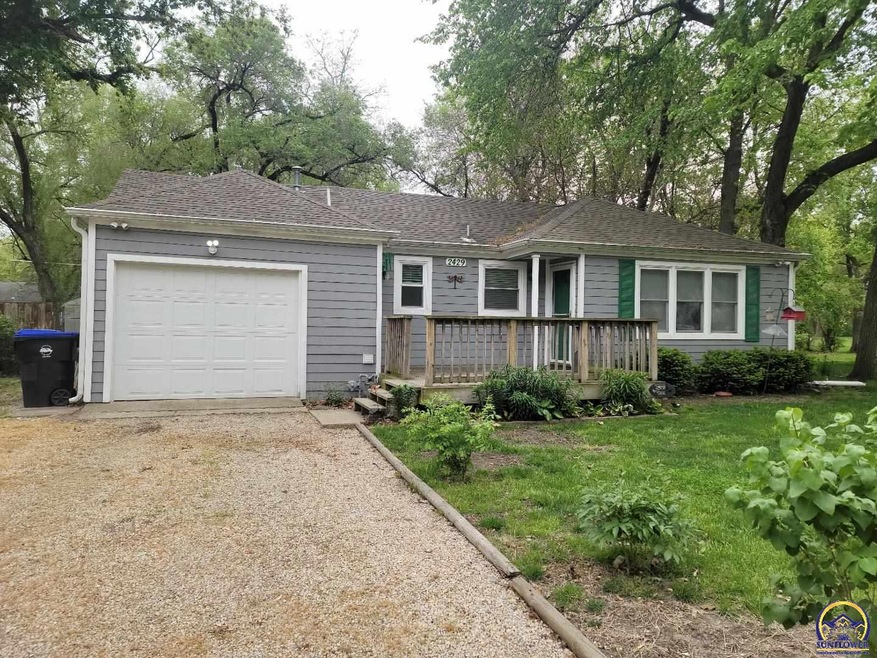 2429 SW 26th Dr, Topeka, KS 66611 - photo 1