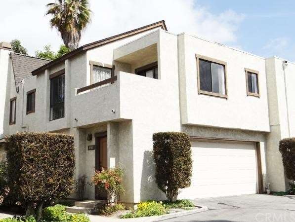Beautiful 2 Bedroom Corner Home in Gated Community