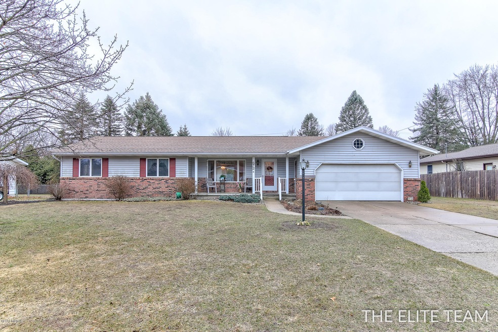 672 Birchwood Ct SE, Lowell, MI 49331 - photo 1