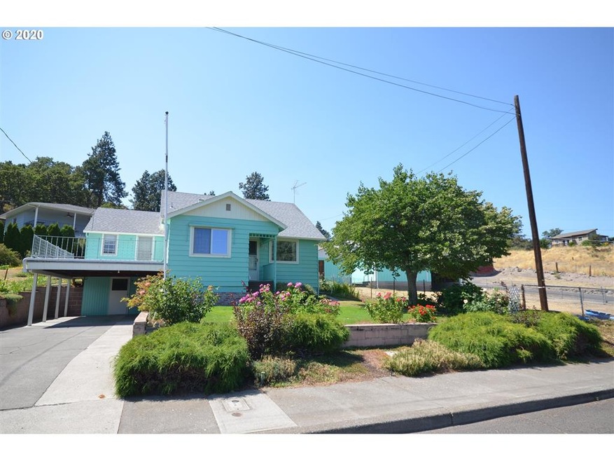 310 W 16th St, the Dalles, OR 97058 - photo 1