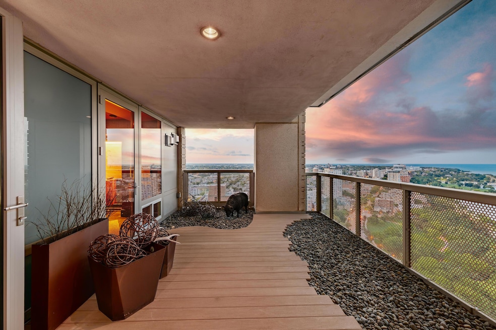 Kilbourn Tower unit 3000, Milwaukee, WI 53202 - photo 1