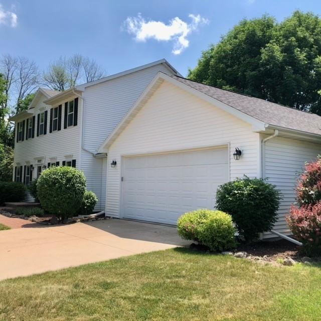 W5927 Strawflower Dr, Appleton, WI 54915 - photo 1