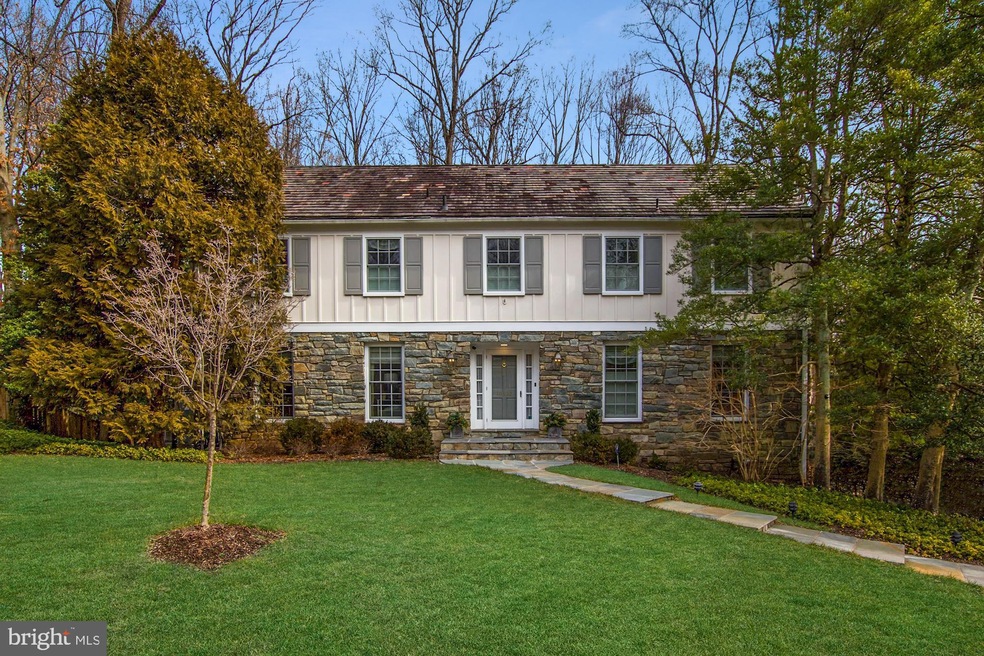 10402 Windsor View Dr, Potomac, MD 20854 - photo 1