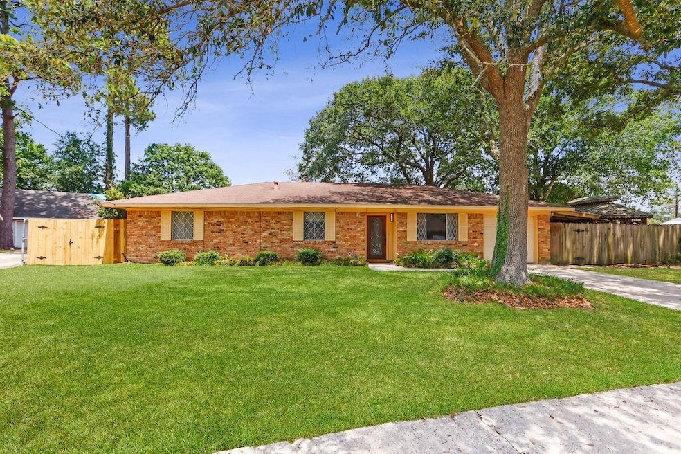 206 Brittany Ln, Slidell, LA 70458 - photo 1