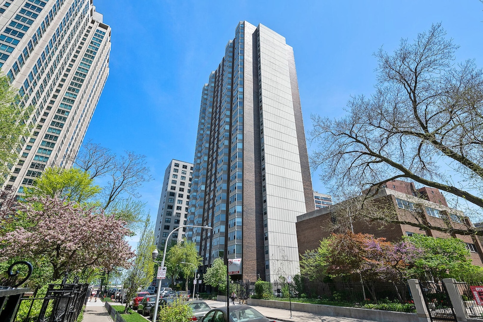 Hawthorne Place unit 1608, Chicago, IL 60657 - photo 1