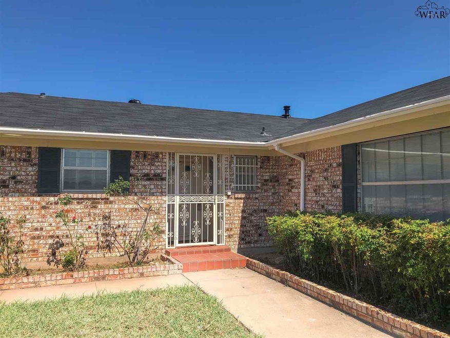 1621 Aldrich Ave, Wichita Falls, TX 76302 - photo 1