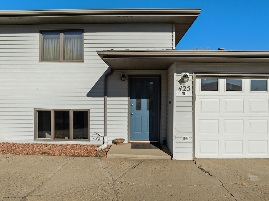 425 28th Ave SW unit B, Minot, ND 58701 - photo 1
