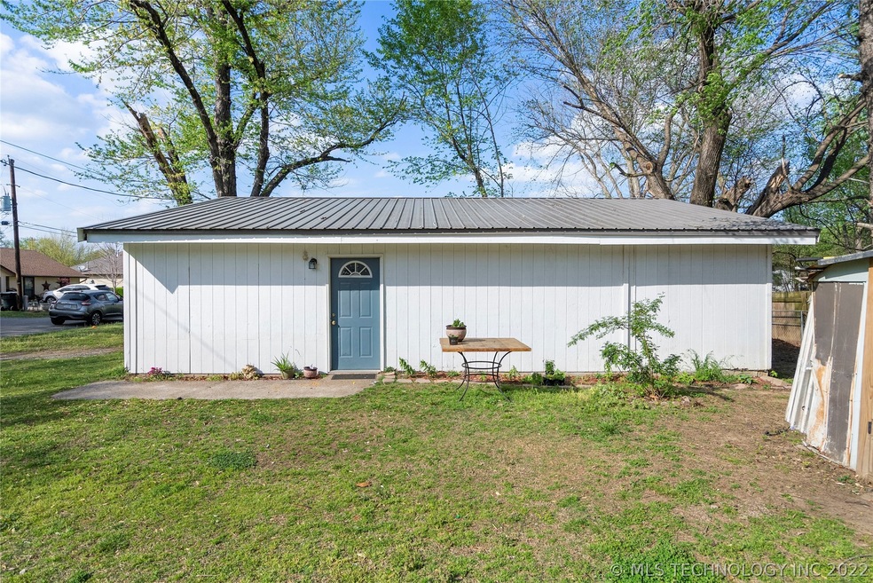 714 N Weenonah Ave, Claremore, OK 74017 - photo 1