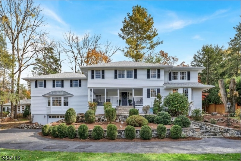 Sold $950,000 • Co-Listing Agent