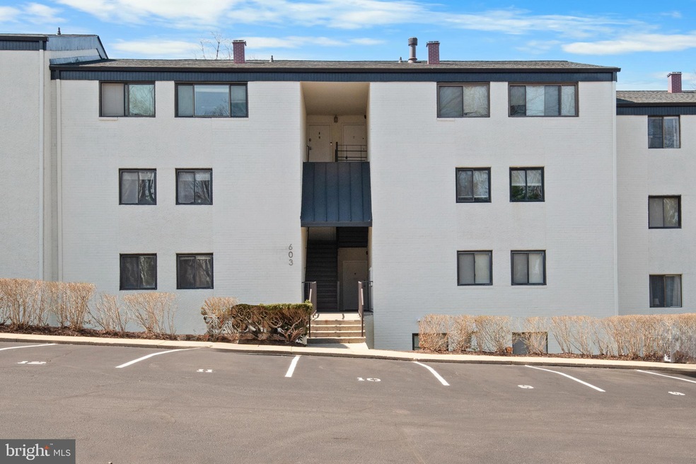 603B Oakland Hills Ct unit 201, Arnold, MD 21012 - photo 1