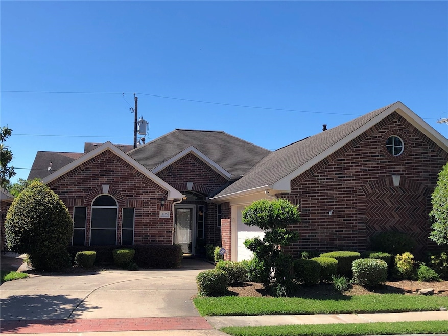 406 Pine Creek Dr, Friendswood, TX 77546 - photo 1