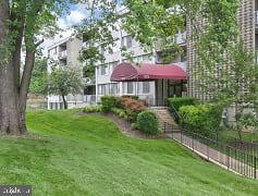 1822 Metzerott Rd unit 105, Adelphi, MD 20783 - photo 1