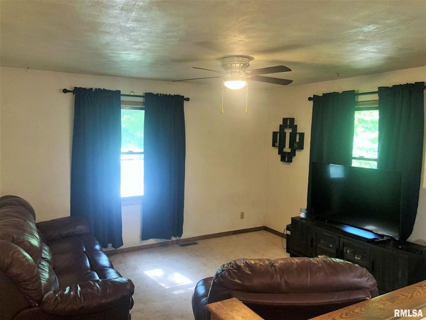 1677 W 49th St, Davenport, IA 52806 - photo 1