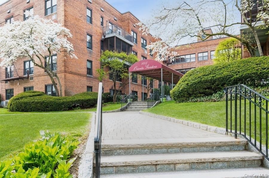 1015 Old Post Rd unit 1C, Mamaroneck, NY 10543 - photo 1