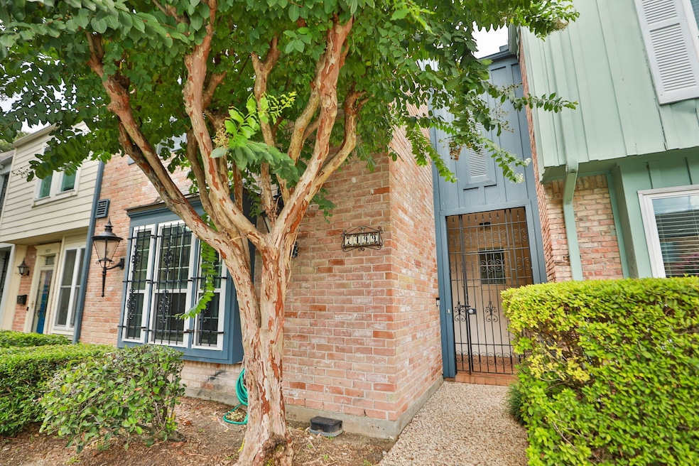 7499 Brompton St unit 7499, Houston, TX 77025 - photo 1