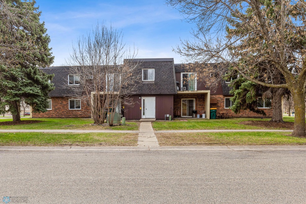 825 8th Ave E West Fargo