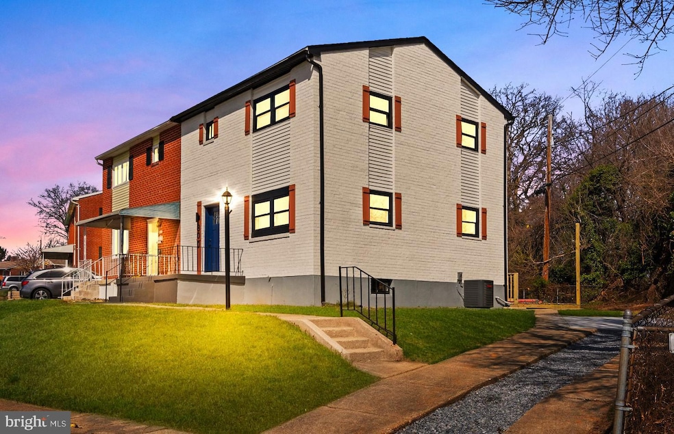 800 Bobby Rd, Catonsville, MD 21228 - photo 1