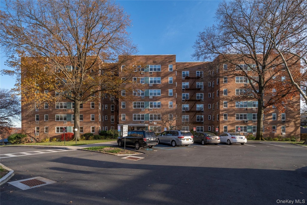 Tudor Woods unit 2D, Yonkers, NY 10703 - photo 1