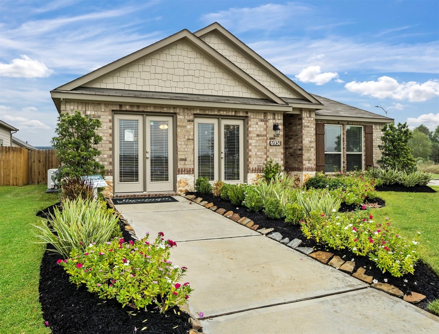 445 Sky Ridge Dr, Alvin, TX 77511 - photo 1