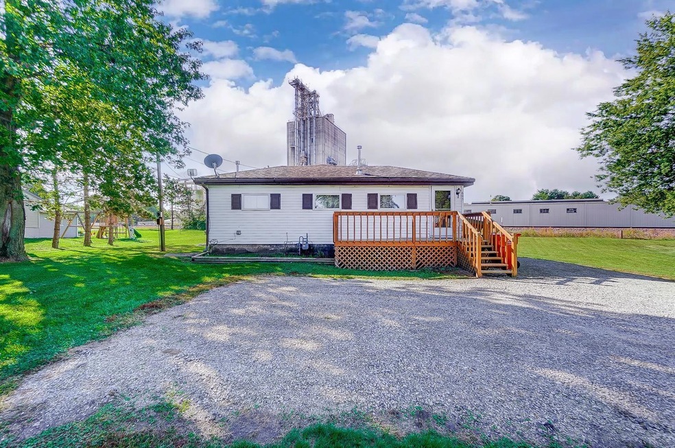 605 W Harrison St, Mentone, IN 46539 - photo 1