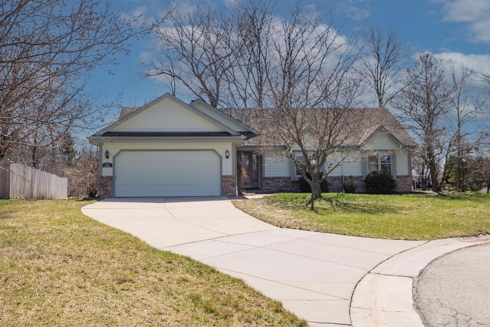 N76W16239 Brian Ct, Menomonee Falls, WI 53051 - photo 1