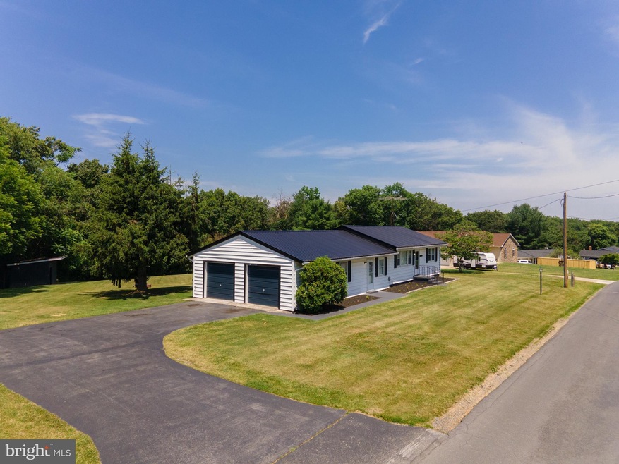 1310 Three Run Rd, Bunker Hill, WV 25413 - photo 1