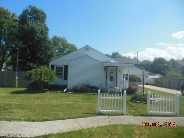761 Kenilworth Ave, Sheffield Lake, OH 44054 - photo 1