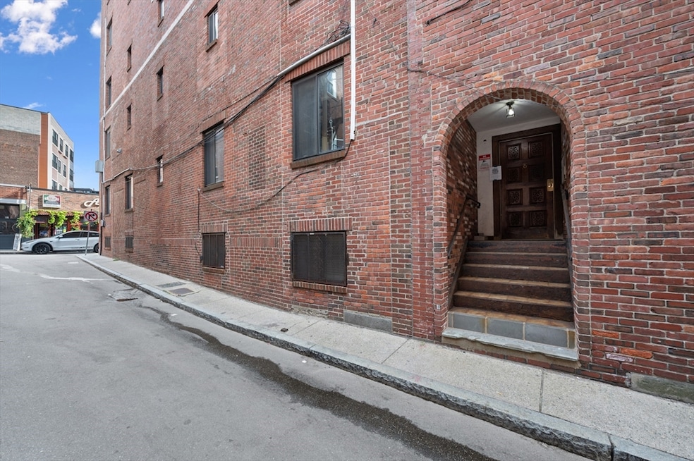 8 Wiget St unit 1, Boston, MA 02113 - photo 1