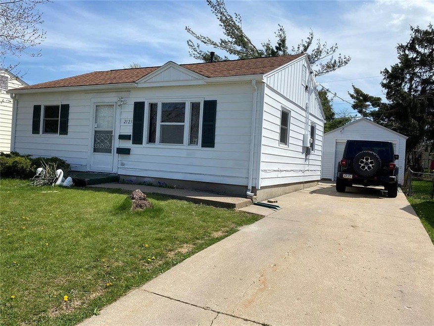 2123 Reynolds Ave SW, Cedar Rapids, IA 52404 - photo 1